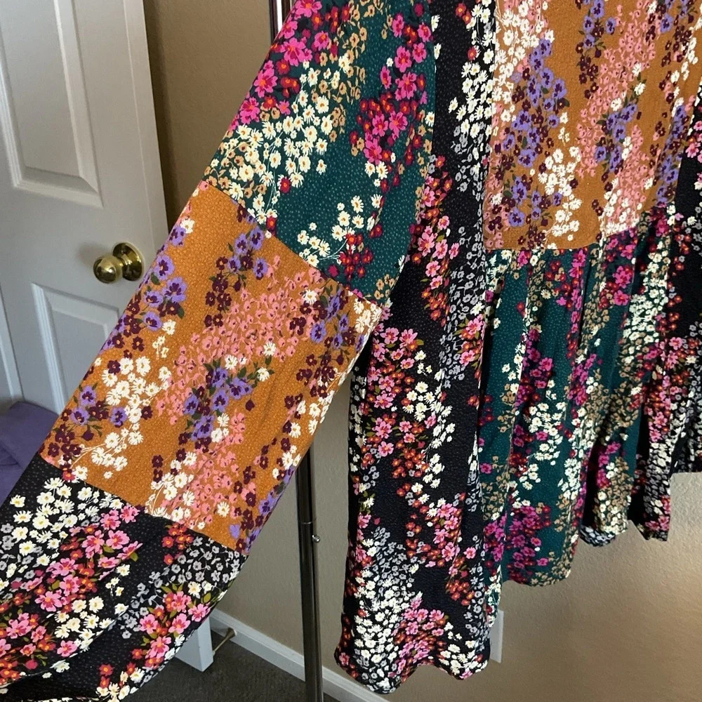 NWT Ces Femme Womens Boho‎ Floral Long sleeve Flowy Top Size Small - Picture 5 of 8